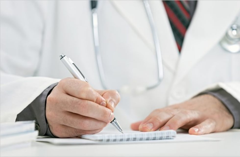 La receta que se volvió viral por la ilegible letra del médico: "¿Qué es lo que dice ahí?"