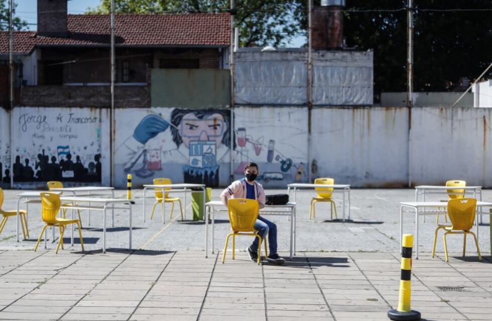 Clases presenciales en Azul: serían al aire libre y en grupos reducidos