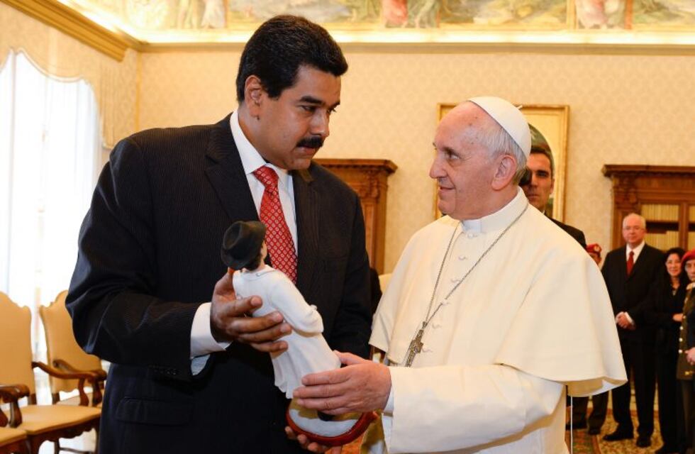 Maduro le pidió a Francisco que intervenga para "facilitar el diálogo" en Venezuela