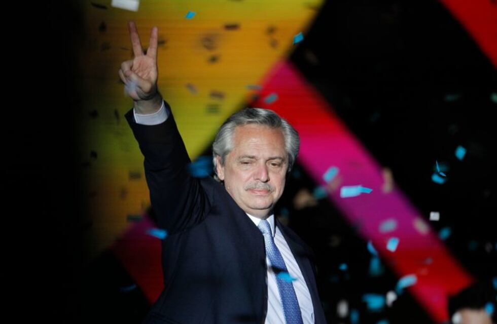 La chicana de Alberto Fernández a Mauricio Macri en su primer día: "No sé si el presidente venía a trabajar ahí"