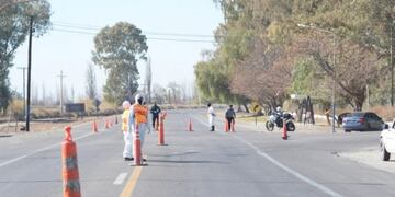 La policía custodia el cumplimiento de la restricción de circulación en Caucete\u002E