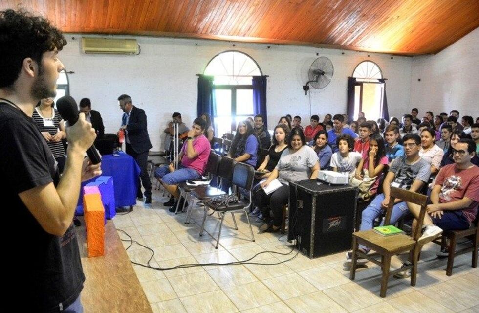 Más de 200 estudiantes y docentes secundarios participan del Parlamento Juvenil del Mercosur