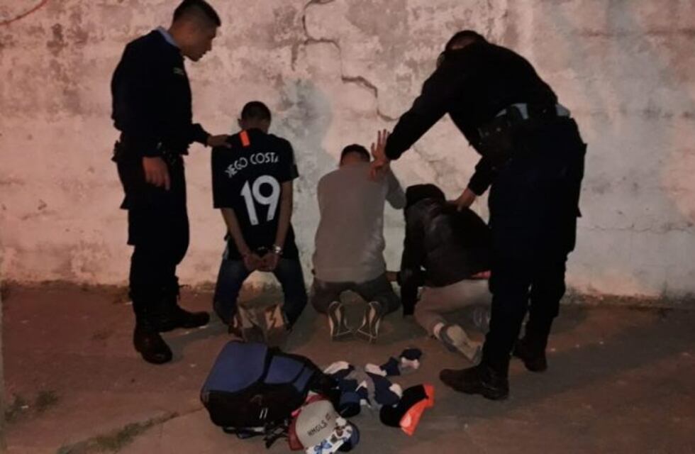 Arroyito: el rápido accionar de la policía logró detener a tres jóvenes por robar en un comercio