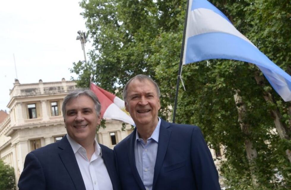 Qué dicen los convenios que firmaron Schiaretti y Llaryora