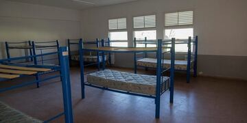 Acondicionan la Escuela de Policía para el armado de un centro de atención de pacientes leves en San Luis