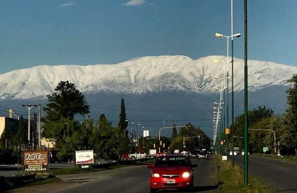 Los cerros salteños amanecieron cubiertos de nieve