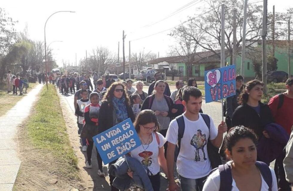 Cientos de familias caminaron por la "vida" en Punta Alta