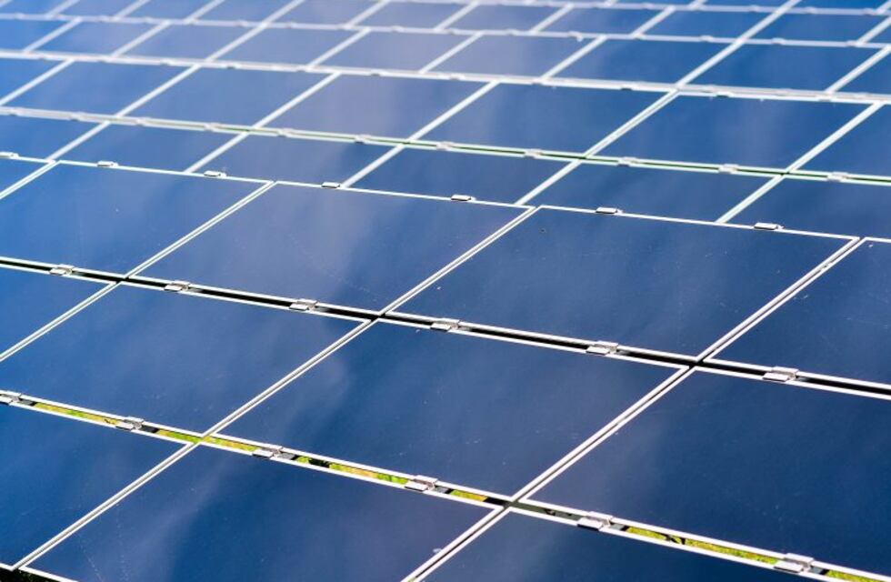 El Gobierno busca inversores para construir cinco parques solares