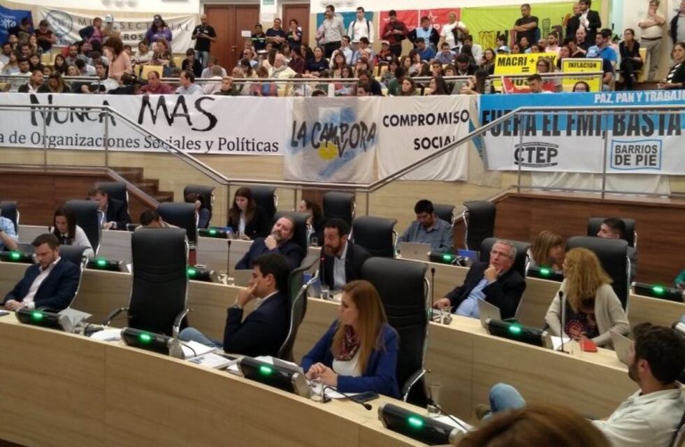 Luego de una escandalosa sesión, el Concejo aprobó la Emergencia Social
