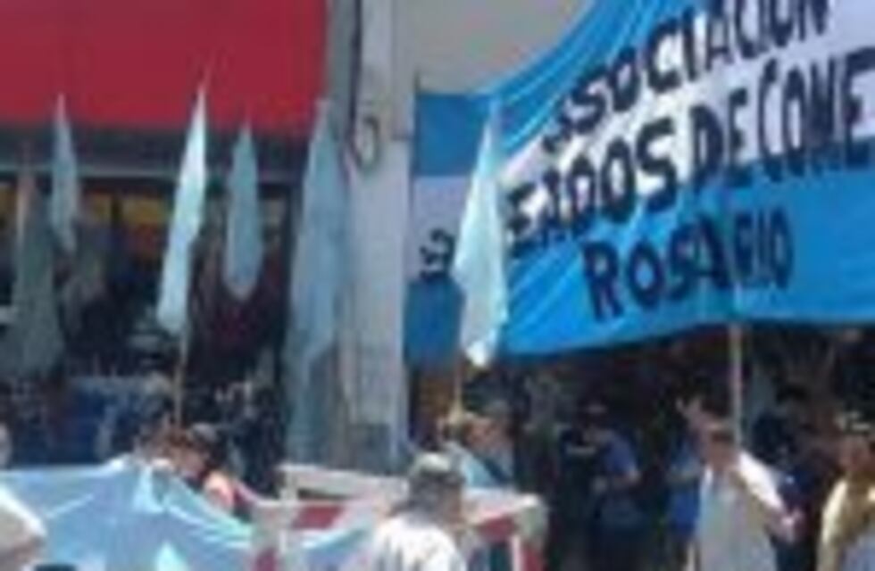 Protesta gremial en la puerta de la casa de electrodomésticos Novogar