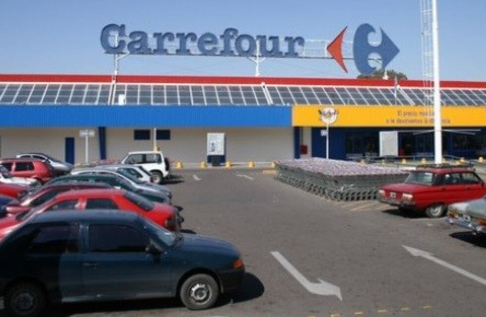 Acordaron mantener los empleos en Carrefour