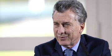 Argentina's President Mauricio Macri gestures while World Bank President talks to journalists during a press conference after a working meeting at the Olivos presidential residence in Olivos, Buenos Aires on August 17, 2017\u002E / AFP PHOTO / JUAN MABROMATA buenos aires mauricio macri visita oficial del presidente del banco mundial encuentro con el presidente argentino conferencia de prensa en la quinta de olivos