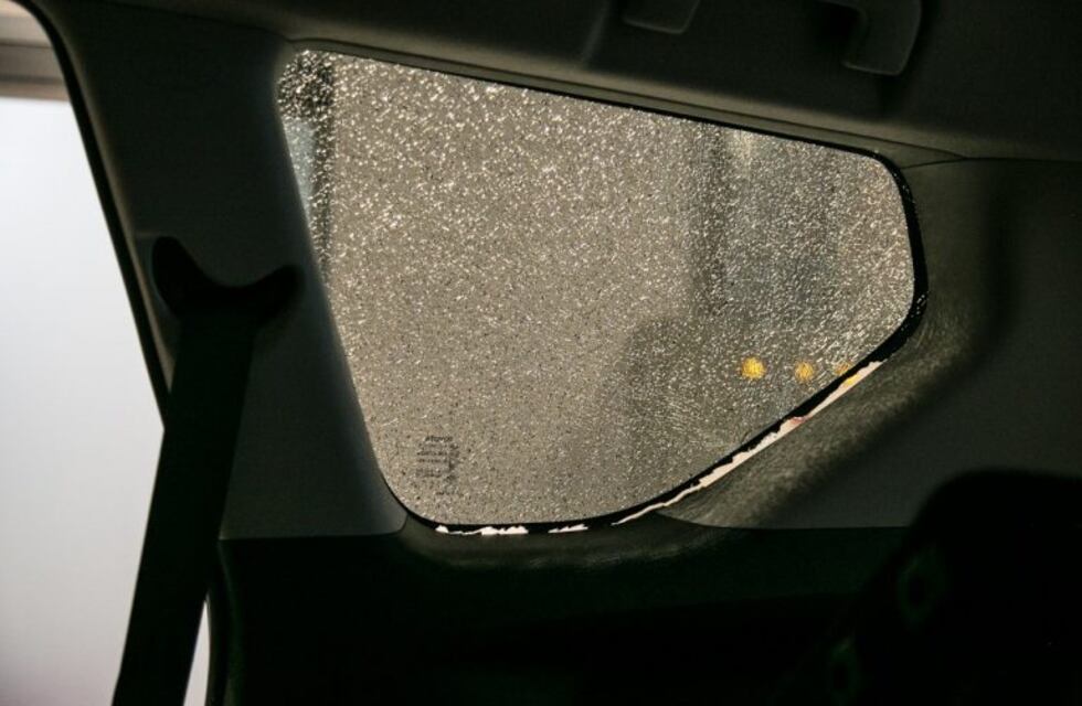 Liberan a una persona y otros dos seguirían detenidos por agresiones a la camioneta del gobernador Juan Schiaretti