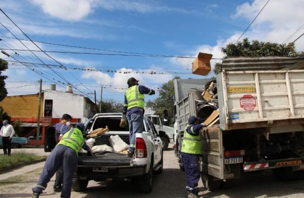 Lucha contra el dengue: vecinos sacaron a la calle 204 toneladas de chatarra