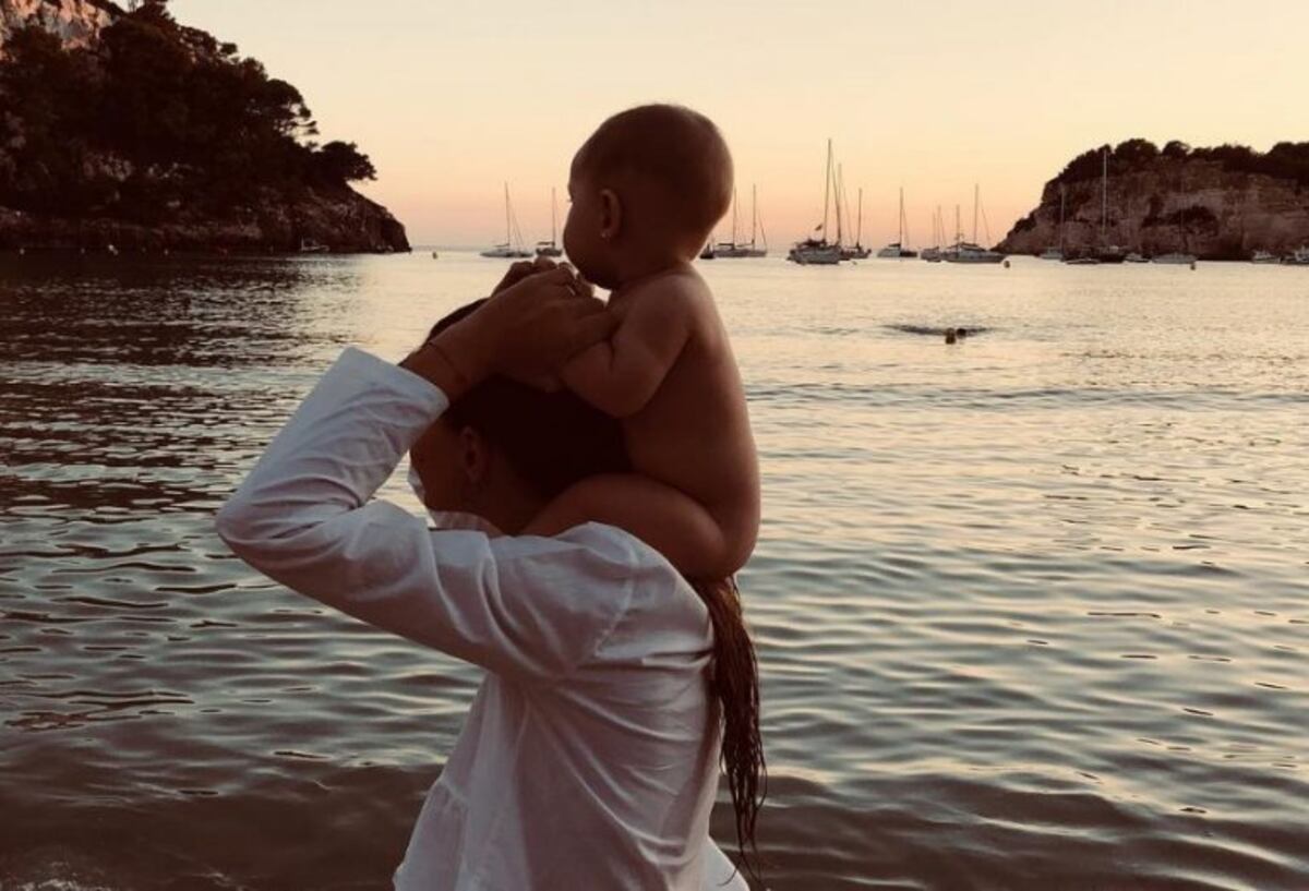 La China Suárez mostró la cara de Magnolia por primera vez