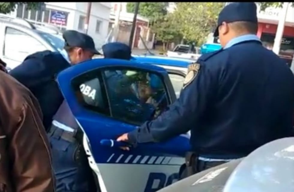 Control del ITV: Así fue el momento en que la mujer detenida discutió con inspectores y policías