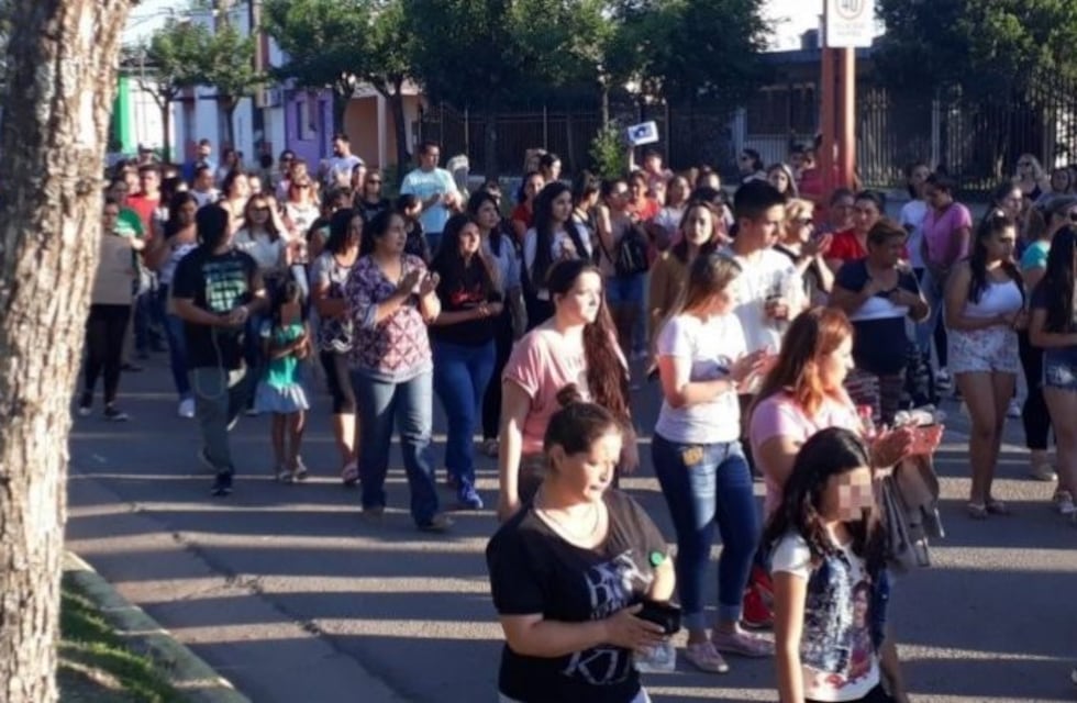 Fue violada cuando cumplió 15 años por su padrastro, encabezó una marcha para pedir justicia