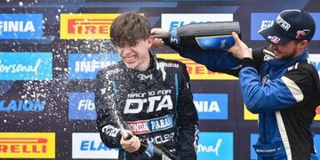 El piloto de Peugeot festejó en el final de una jornada gris\u002E (@autodromoros)