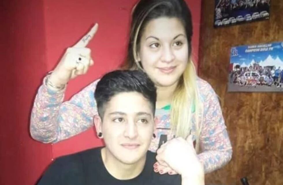 Dos hermanos murieron al ser atropellados por un automovilista que escapó