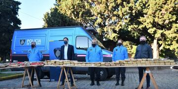 Santilli, D'Alessandro y Berard participaron de la quema de más de 2\u002E000 kilos de marihuana\u002E (Foto: Prensa Policía de la Ciudad)