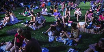 El próximo jueves a la noche podrás acercarte a escuchar música y divertirte con propuestas artísticas para grandes y chicos\u002E