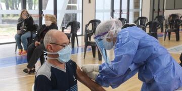 Campaña Antigripal en Carlos Paz\u002E (Foto: Municipal)\u002E