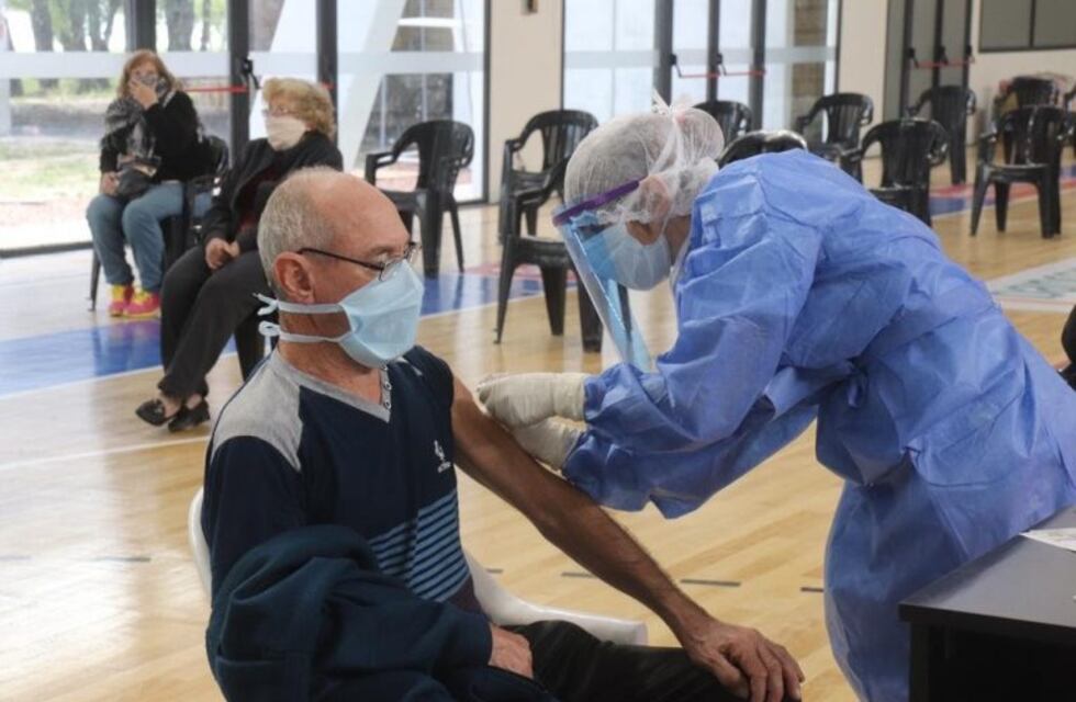 Más de 850 vecinos se vacunaron este martes en Carlos Paz