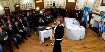 Alicia Kirchner presentó programa de cobertura energética para santacruceñas con vulnerabilidad social