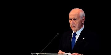 Argentine presidential candidate Roberto Lavagna of “Consenso Federal” party, attends the first presidential debate in Santa Fe, on October 13, 2019, ahead of the upcoming October 27 presidential election\u002E (Photo by RONALDO SCHEMIDT / AFP)