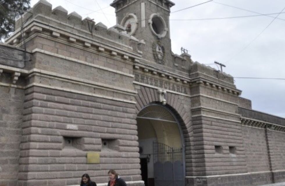 El gobernador de Mendoza creó un 0-800 para presos