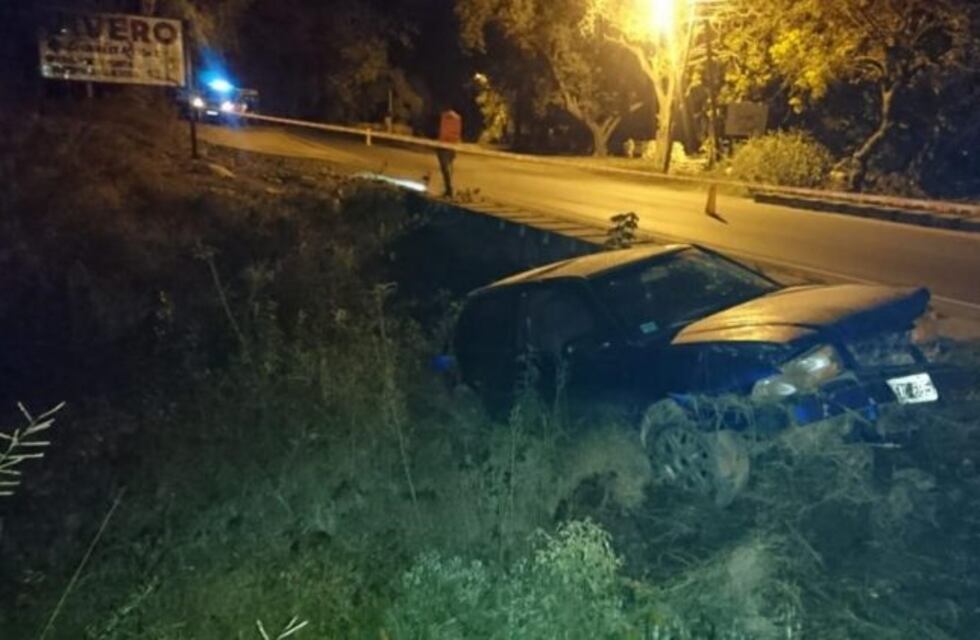 Accidente fatal en Villa Las Rosas: perdió el control de su auto y cayó en un arroyo