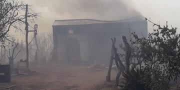 Se quemó un galpón en Ambul por los incendios en la zona