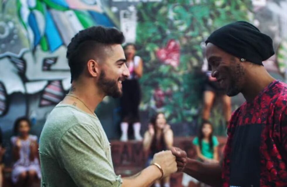 Maluma y Ronaldinho, juntos en un videoclip