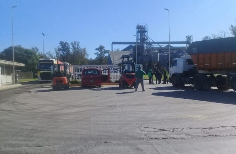 El STIA realizó reclamos en las porterías de Arcor Arroyito