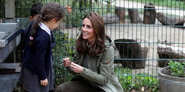 Lo hizo de nuevo: Kate Middleton lució un vestido muy parecido a uno de Lady Di