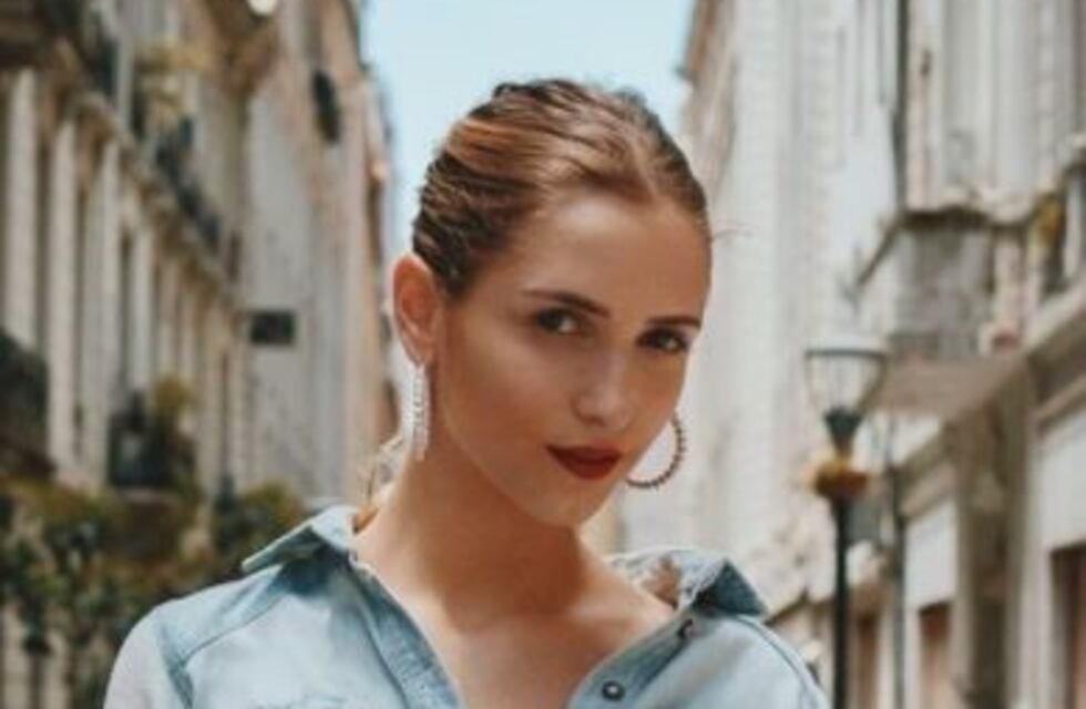 La novia de Fran Tinelli subió una foto muy sexy en la cama y encendió las redes