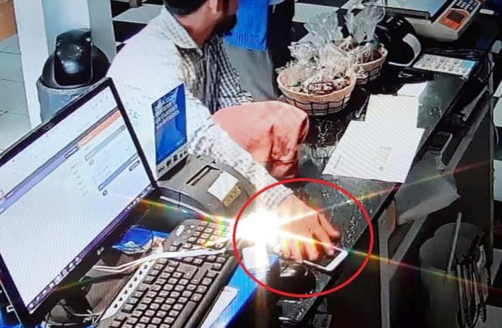 Robaron un celular en un restó y quedó todo filmado