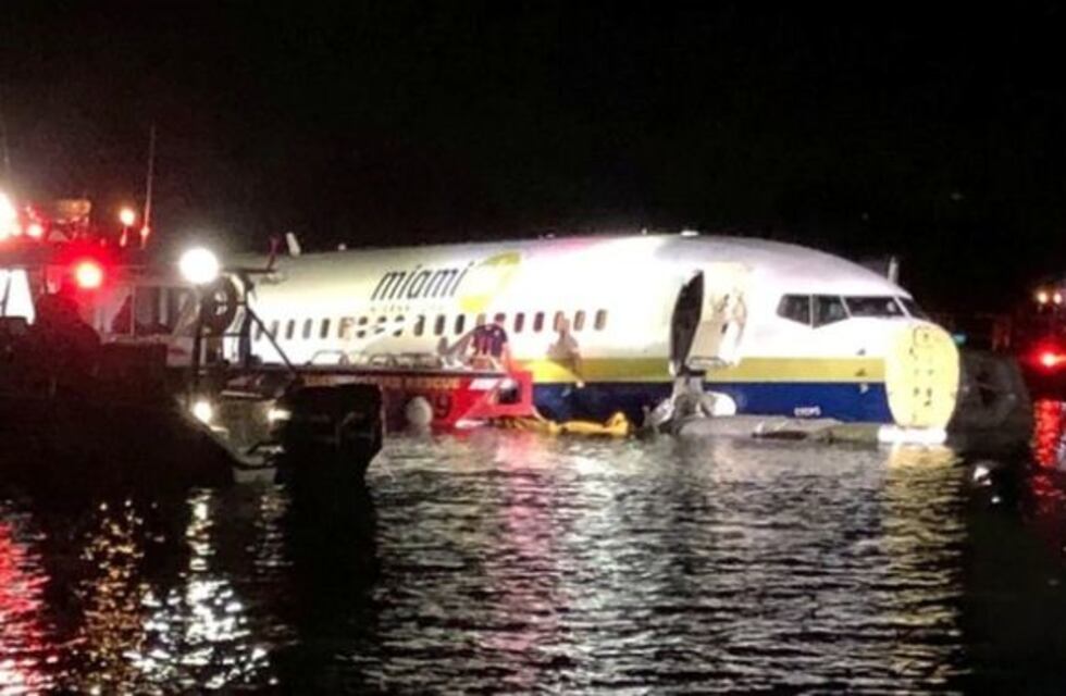 Un avión con 146 pasajeros cayó en un río en Florida