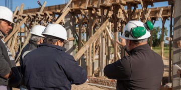 A partir de este lunes se permiten hasta 30 empleados en el sector de la construcción\u002E (Archivo)