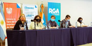 Melella y Vizzoti encabezaron una mesa de trabajo con especialistas\u002E