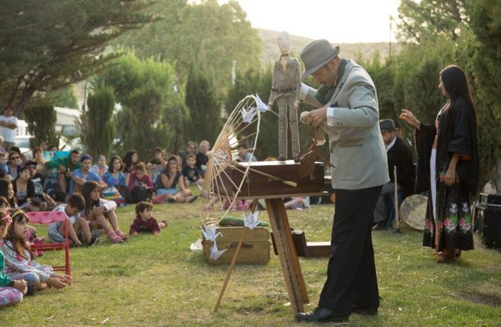 Festival de Títeres de muñecos de arena y viento en Rada Tilly
