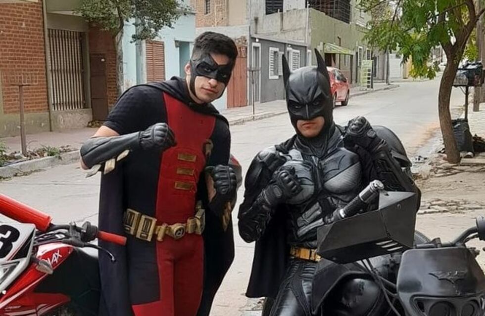 Filmaron a la “Liga de la Justicia” en Córdoba: la causa que unió a Flash, Batman, Robin y el Hombre Araña