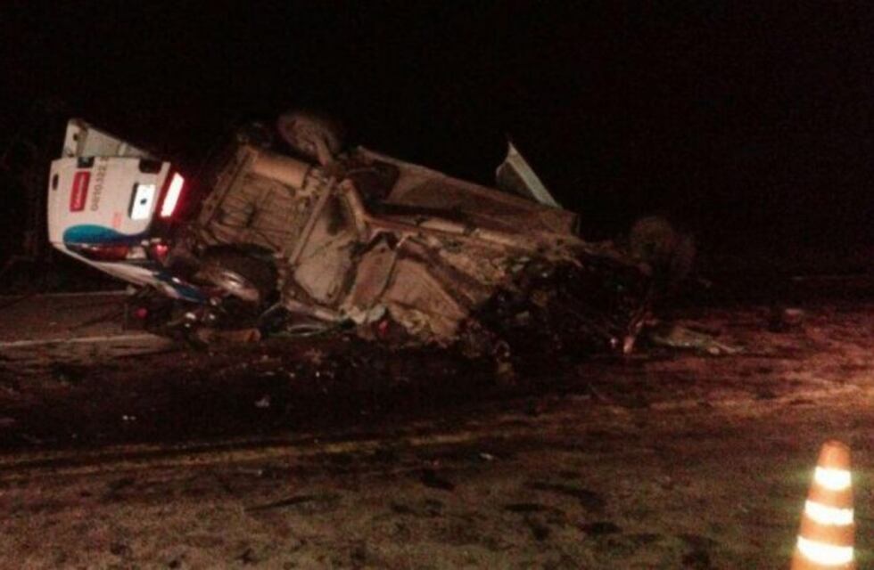 Chocó un colectivo que partió de Mendoza: un muerto y más de 45 heridos