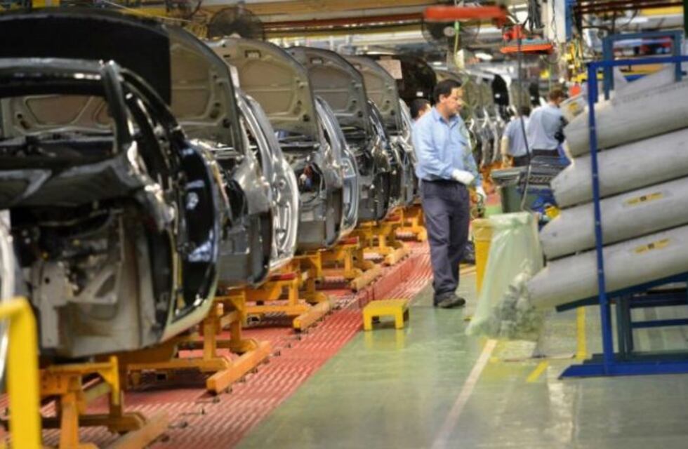 Renault suspenderá un turno de su producción por la baja en la actividad