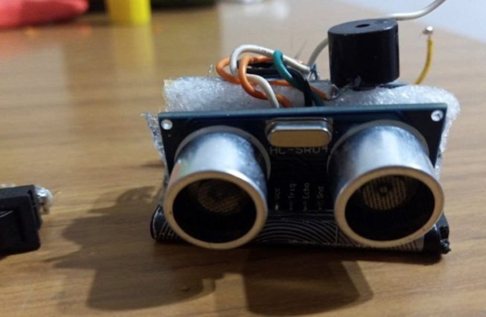 Un joven emprendedor de Santa Rosa desarrolló un visor ultrasónico para personas con disminución visual
