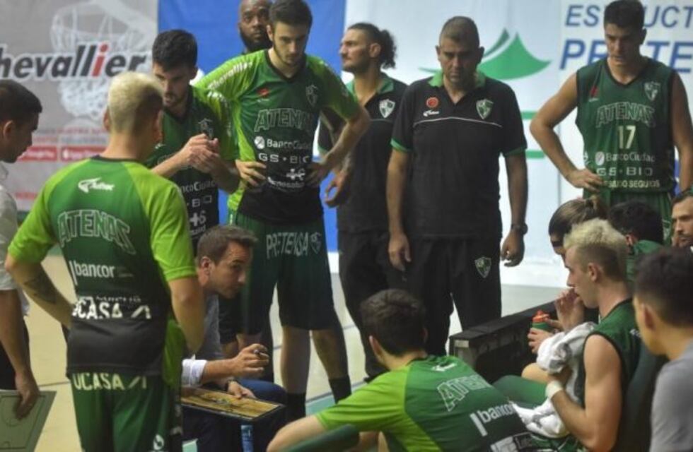 A Atenas le fue muy mal en Brasil y vuelve sin entrenador