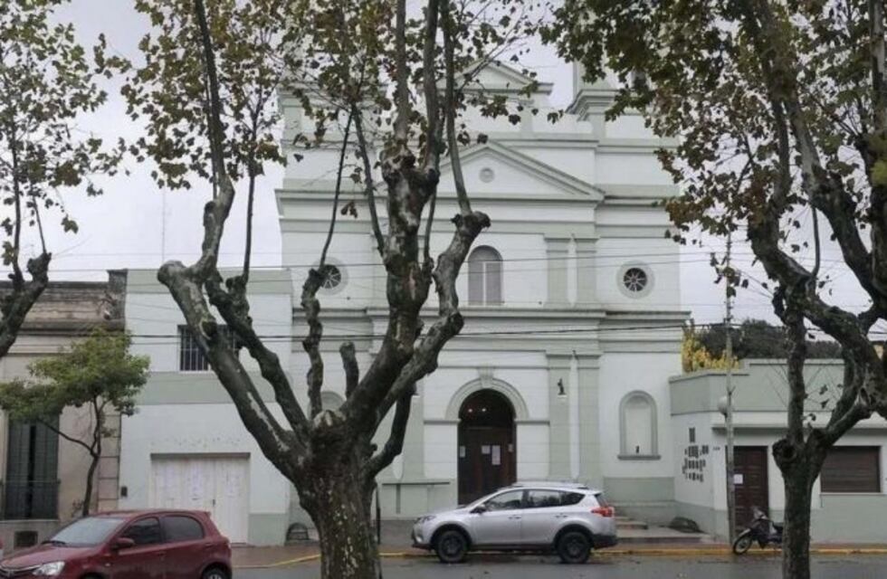 Una mujer denunció que fue asfixiada y manoseada dentro de una parroquia en Saavedra