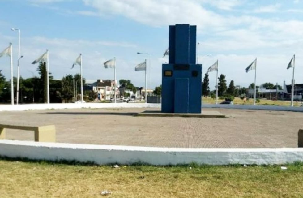 Un trabajador de Canal 3 falleció al chocar con la moto en una rotonda de Santa Rosa