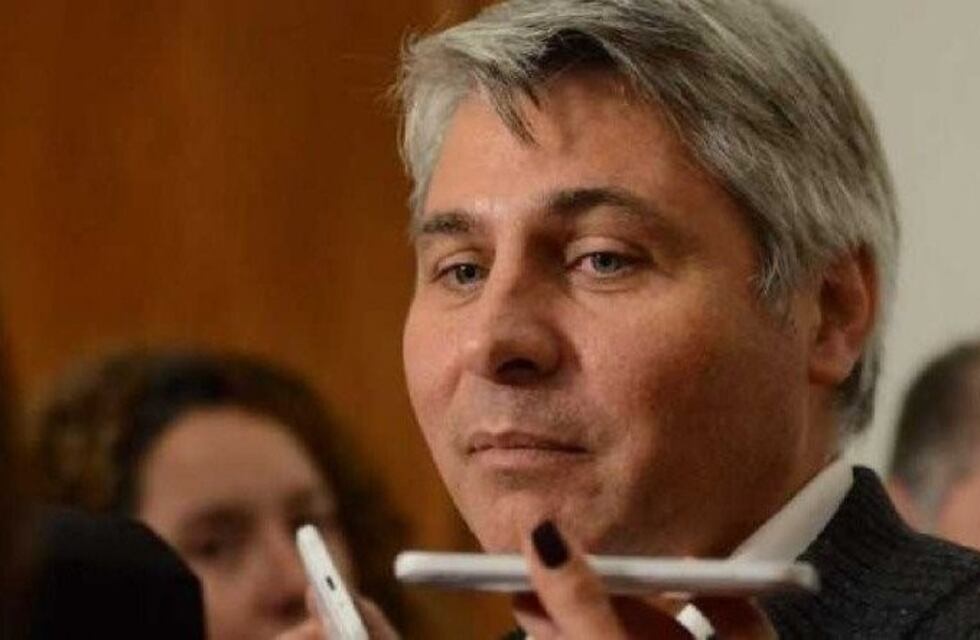 Cassuti evitó hablar de política y  se puso a disposición de las familias de las docentes