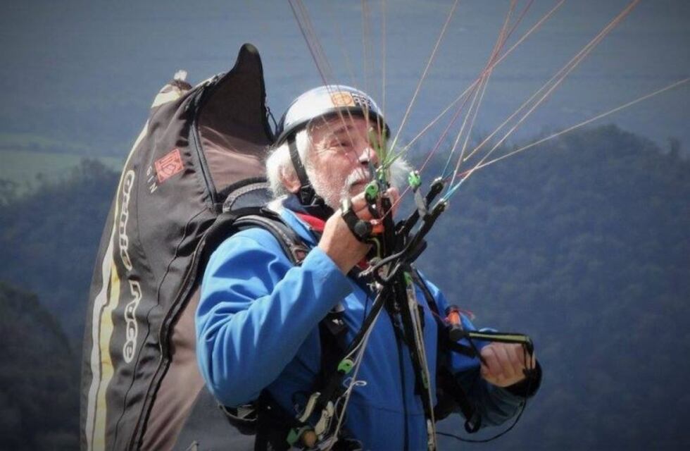 Murio Eduardo Deheza, en un vuelo de parapente